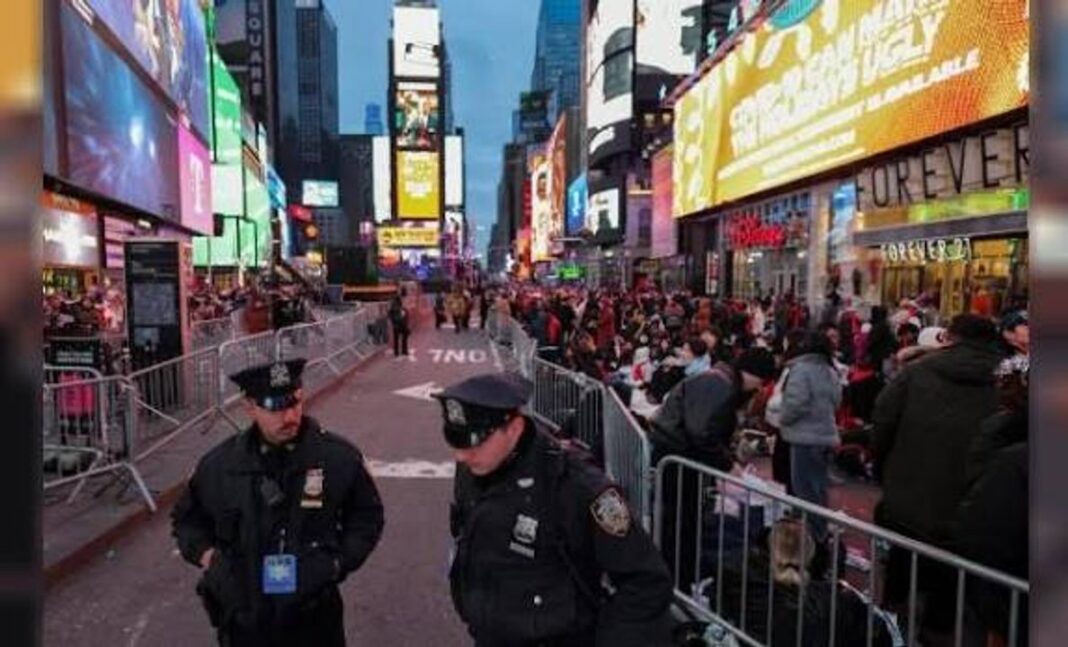 Policía acordonando la zona cerca de Times Square en Nueva York