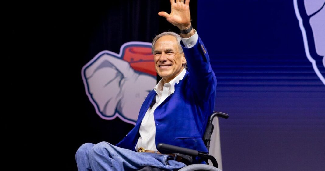 Greg Abbott, gobernador de Texas, durante el anuncio de subvenciones para veteranos
