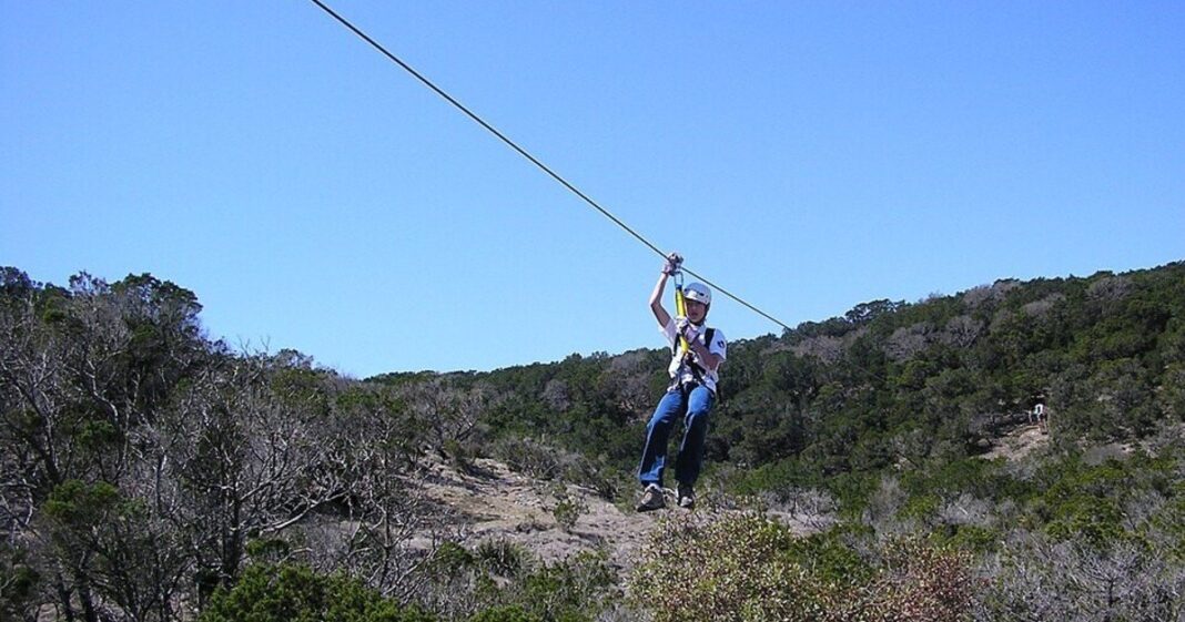 Vista de Wimberley, Texas, con colinas y vegetación