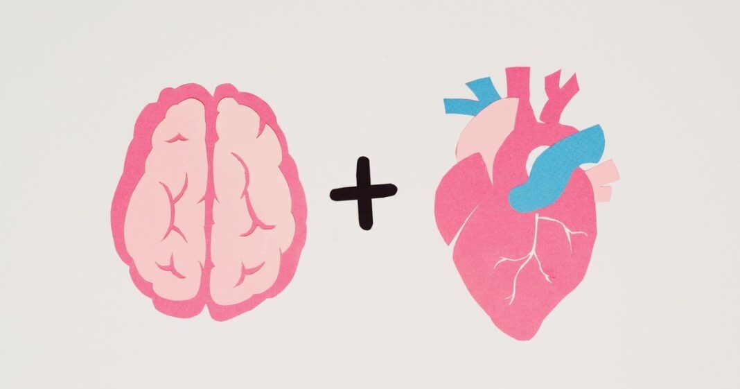 Personas discutiendo y utilizando frases de inteligencia emocional