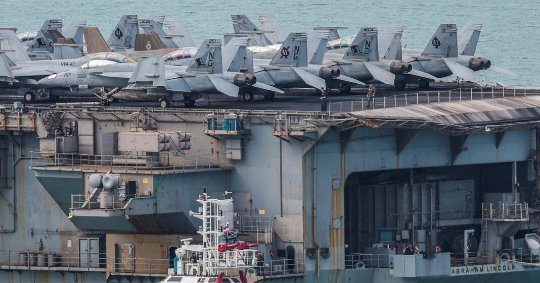 Portaaviones USS Theodore Roosevelt en el mar