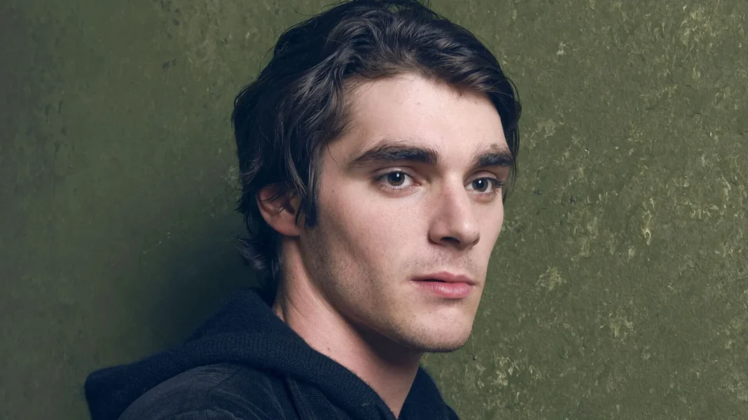 RJ Mitte en la alfombra roja de los premios SAG 2014